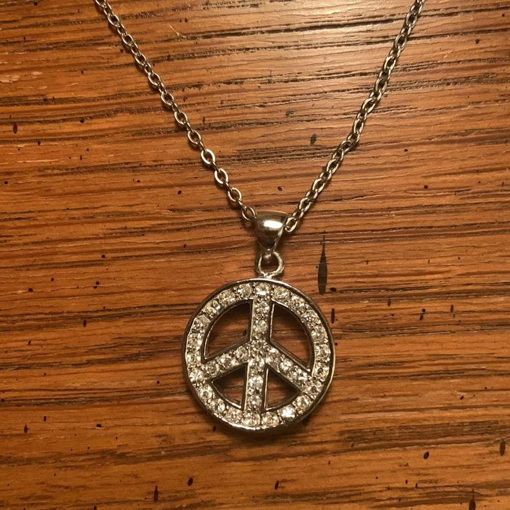 NWOT Silver Peace Pendant Necklace